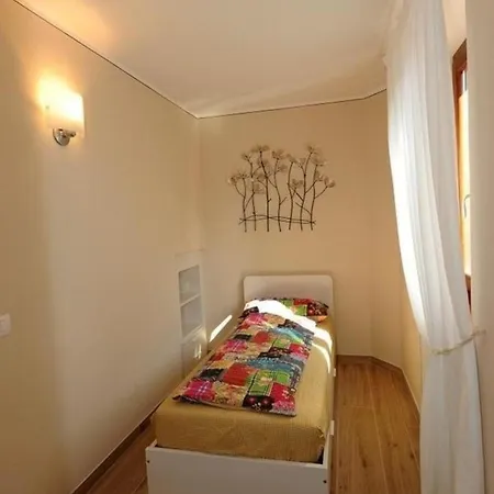 Holiday home Wunderschoenes In Mit Privatem Parkplatz Und Neben Dem Limone sul Garda