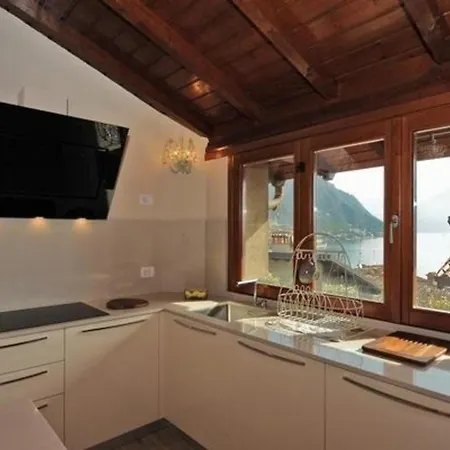 Holiday home Wunderschoenes In Mit Privatem Parkplatz Und Neben Dem Limone sul Garda