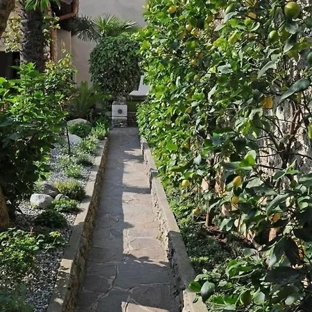 Wunderschoenes In Mit Privatem Parkplatz Und Neben Dem * Limone sul Garda